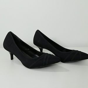 Imo stretch black kitten heels